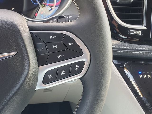 2024 Chrysler Pacifica Hybrid Select