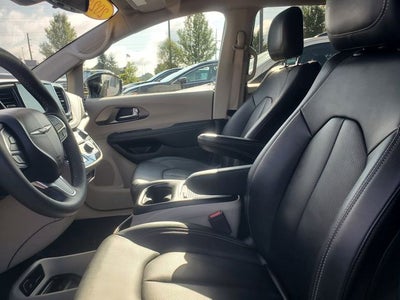 2024 Chrysler Pacifica Hybrid Select