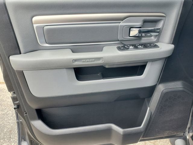 2018 RAM 1500 Big Horn Crew Cab 4x4 5'7" Box